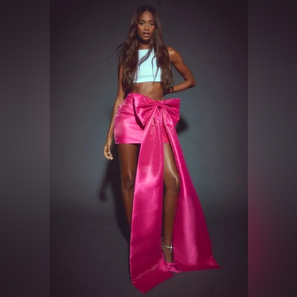 PREMIUM STRUCTURED BOW DRAPED SATIN MINI SKIRT - Picture 1 of 3
